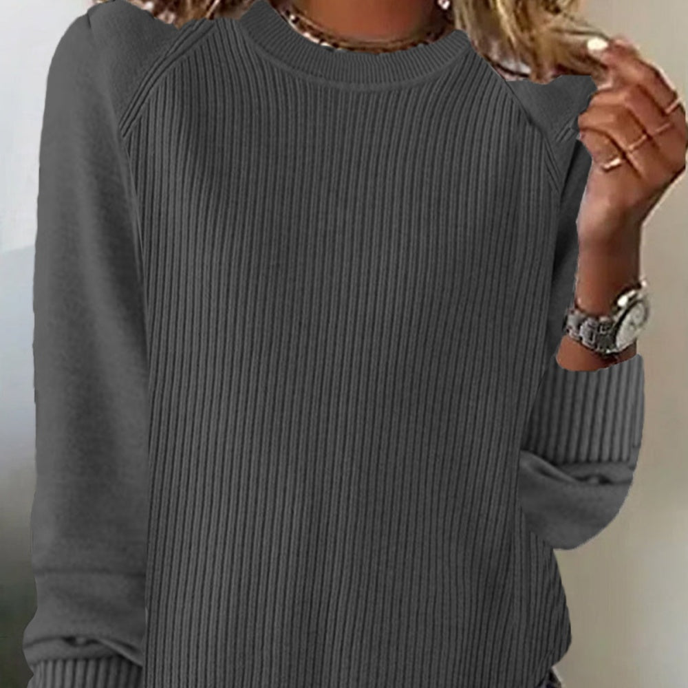 Round neck pullover knitted sweater